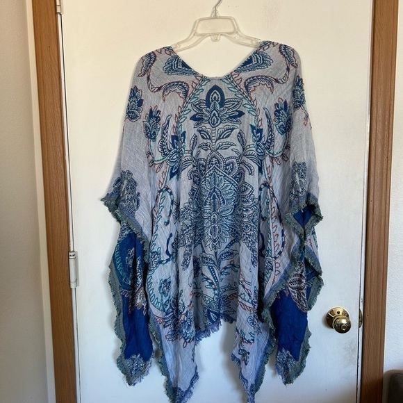 Chicos kimono, one size blue floral Kraft on wrap jacquard 100% viscose - Picture 2 of 7